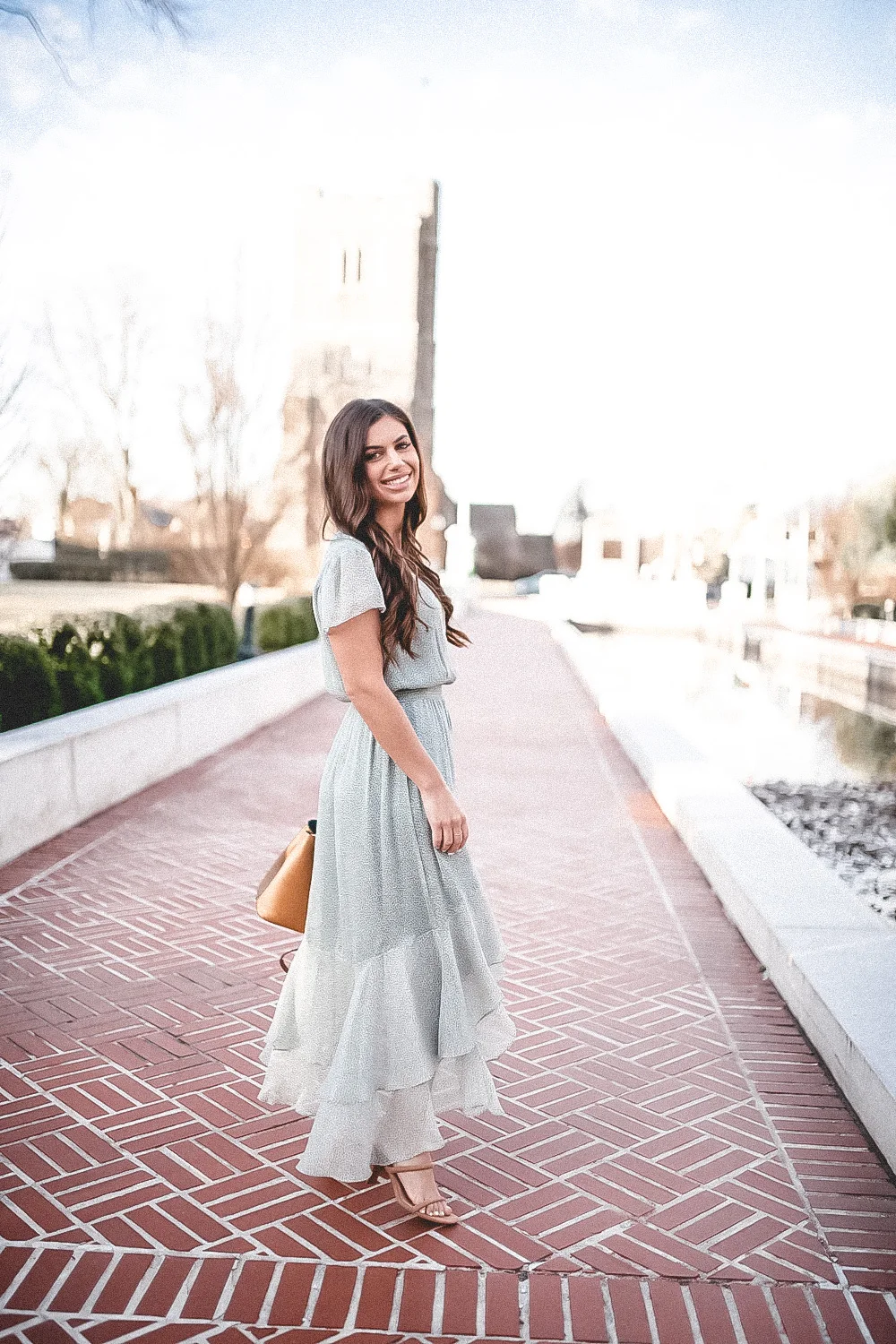 Spring Vibes in this Gorgeous Dress ?